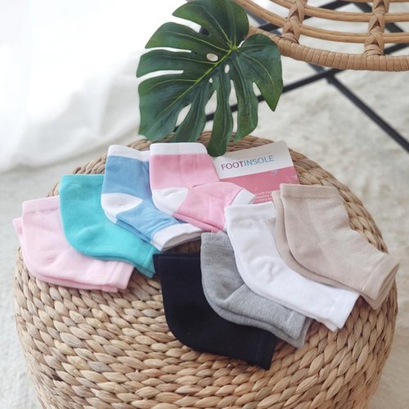 Moisturizing Gel Heel Socks to Repair Dry Cracked Heel - Soften, Soothe, and Revitalize Your Feet, for Men and Women (Gray, 2 Pairs)