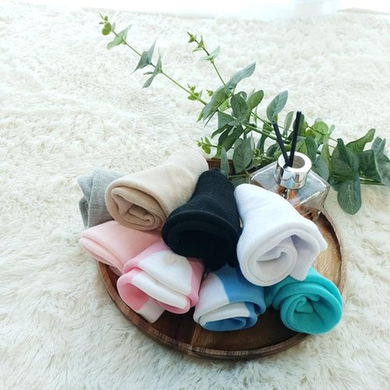 Moisturizing Gel Heel Socks to Repair Dry Cracked Heel - Soften, Soothe, and Revitalize Your Feet, for Men and Women (White, 3 Pairs)
