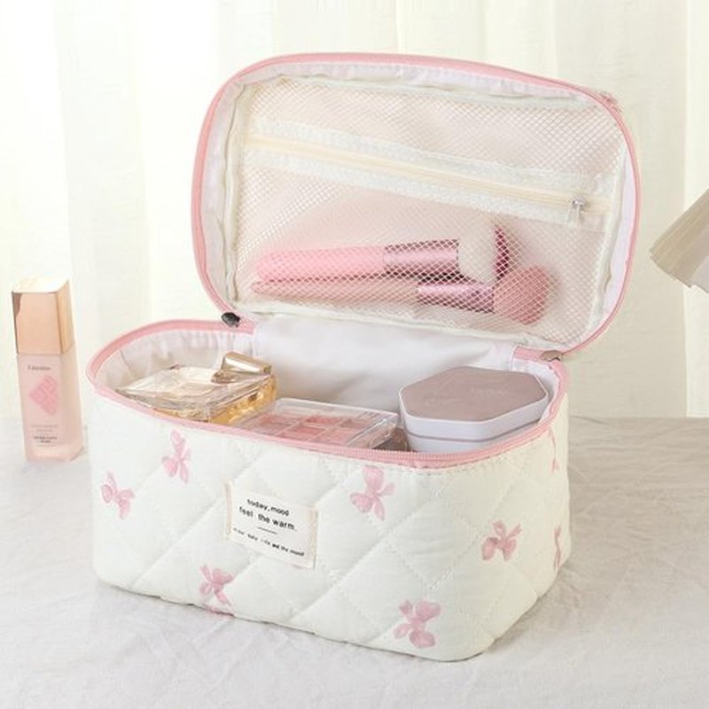 uekeboag Large Travel Quilted Makeup Bag for Women, Floral Cotton Cosmetic Bag, Coquette Aesthetic Floral Toiletry Organizer Bag(08Little Pink Bow