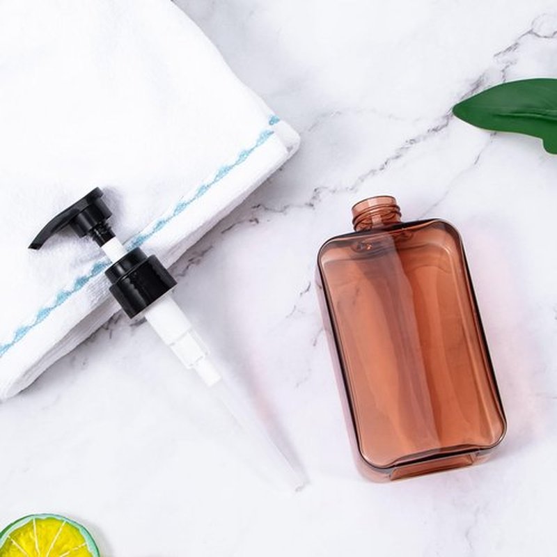 Yebeauty 2 Pack Pump Bottle Dispenser, 6.8oz 200ml Refillable Shampoo and Conditioner Bottles Empty Plastic Shower Hand Soap Dispenser Lotion Body Wash Container for Bathroom, Clear Amber