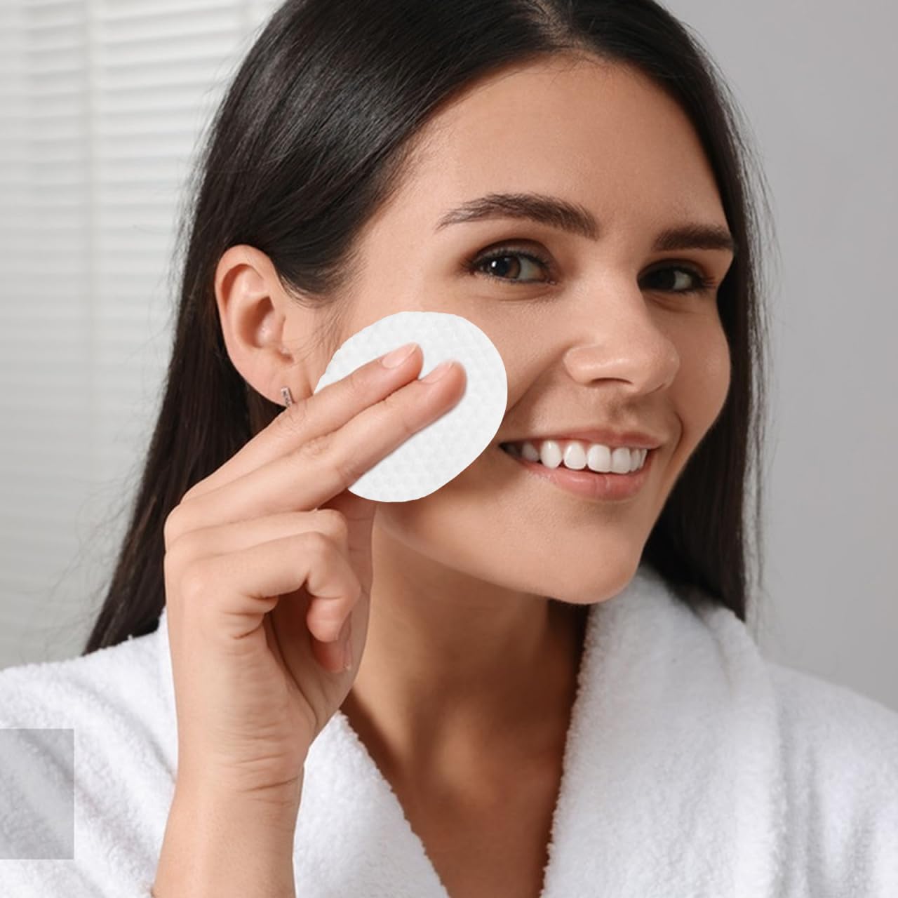 Cotton Rounds 600pcs Makeup Remover Pads Non-Woven Facial Cleansing Wipes Cosmetic Cleaning Pads Daily Face Wipes for Make Up Deep Skin Cleaning