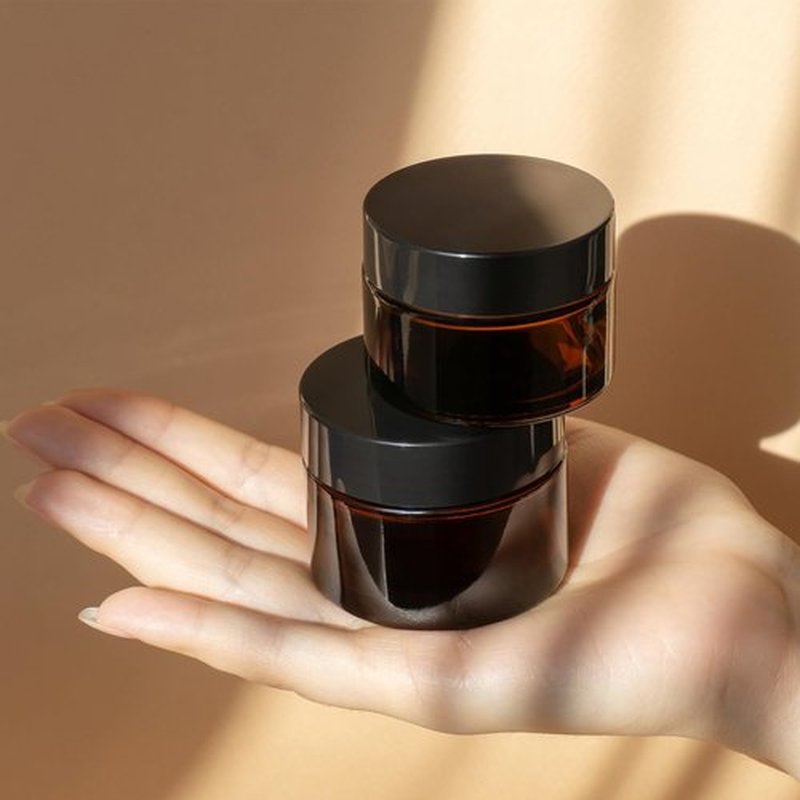 OverNews 4pcs 1oz Amber Glass Jar, Empty Cosmetic Lotion Containers,with Inner Liners,Black Lid, Spatula