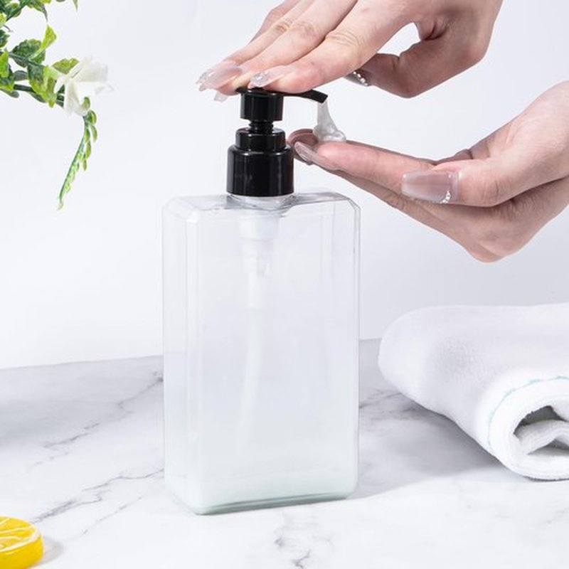 Yebeauty Pump Bottle Dispenser, 10oz 300ml Empty Plastic Shampoo Pump Bottles Shower Soap Dispenser Refillable Liquid Containers for Conditioner Body Wash, Bathroom Kitchen, 2 Pack Clear