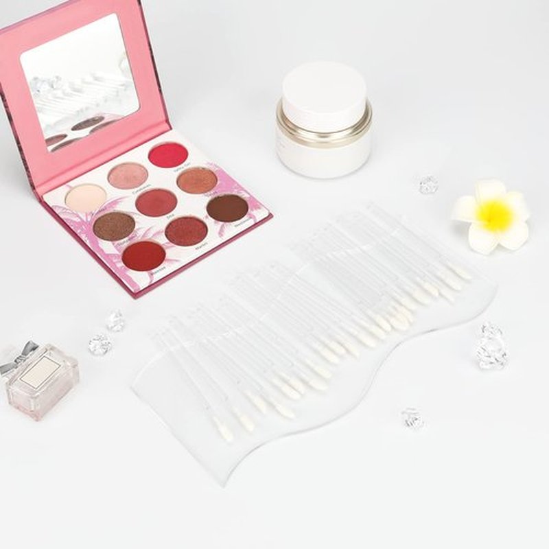200PCS Lip Gloss Applicators,Disposable Lip Brushes Lipstick Gloss Wands Applicator Perfect Makeup Tool Kits (Transparent)