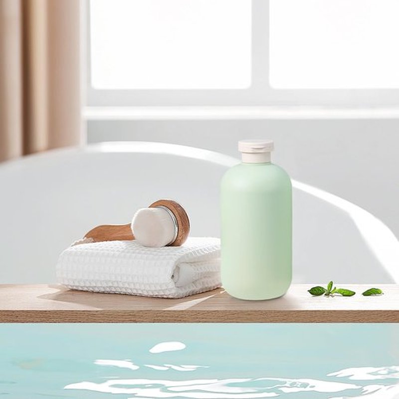 UMETASS 6.8 oz Plastic Travel Shampoo Bottles, Refillable Flip Cap Squeeze Bottles for Toiletries, Large Leakage-proof Travel Shampoo and Conditioner Bottles (Blue and Green)