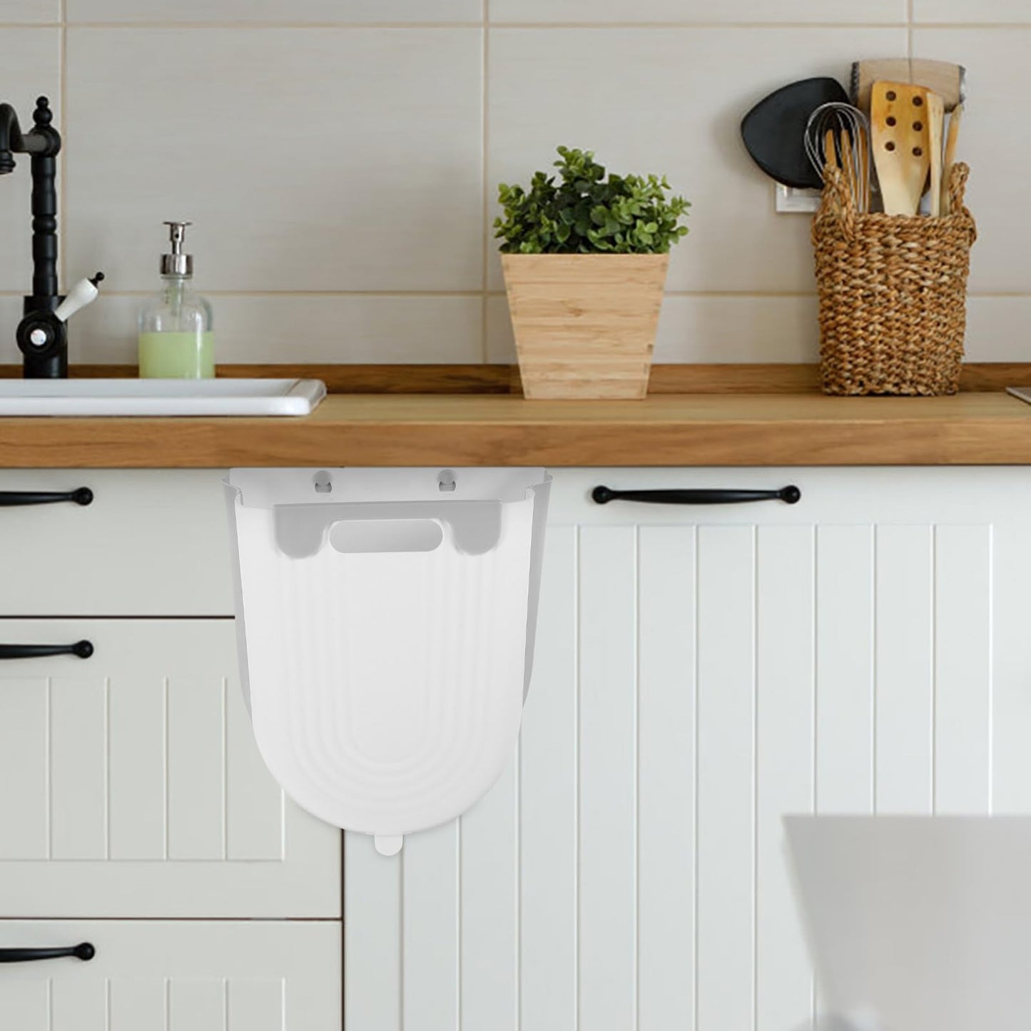 FRCOLOR Kitchen Hanging Garbage Bin Foldable Wall-Mounted Trash Can Large Grey-White Plastic Waste Container for Cabinet Door Kitchen Bathroom Storage