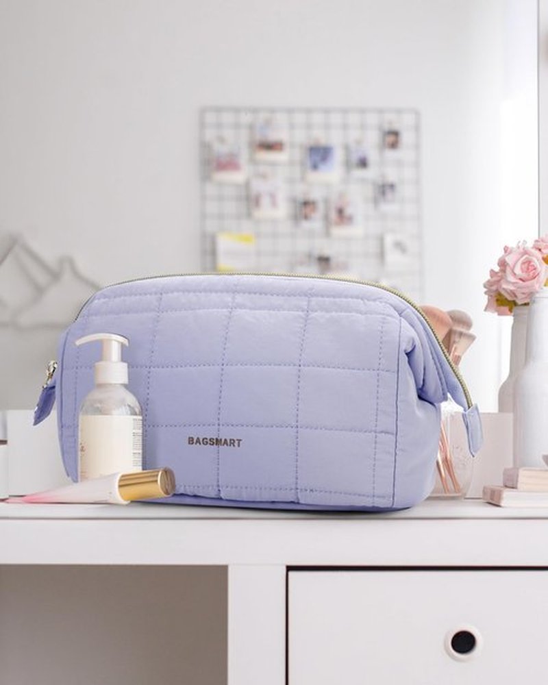 BAGSMART Makeup Bag Cosmetic Bag Wide Open, Purple, M, Wide-open Travel Makeup Bag With Puffy Padded and Rectangular Quilted
