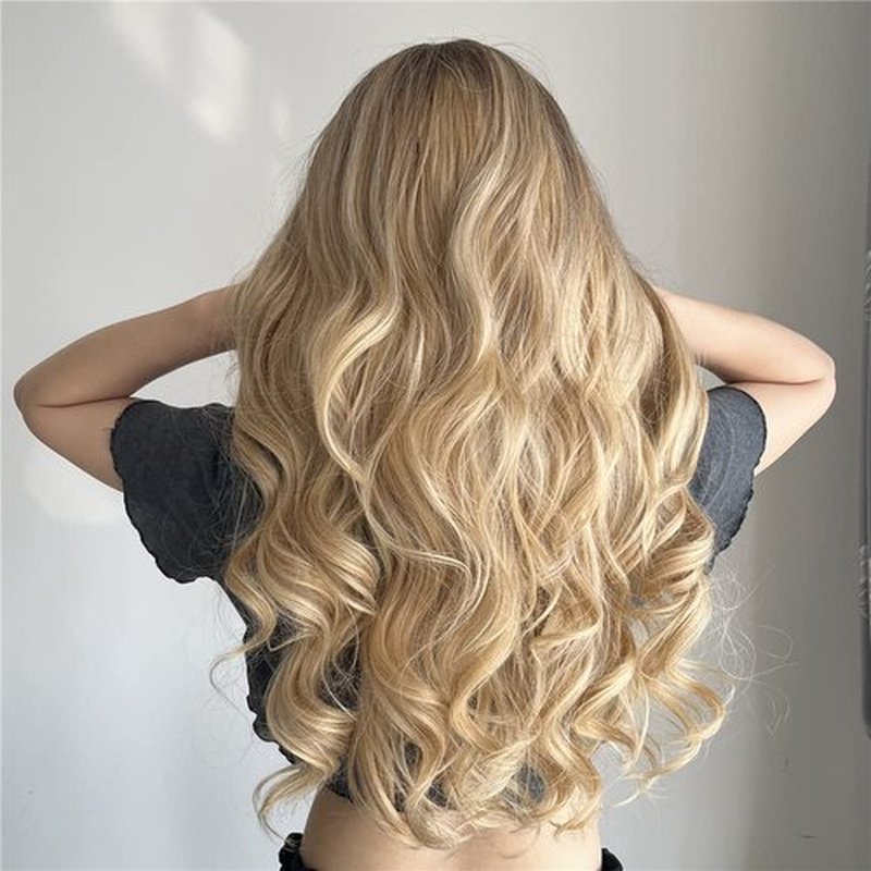 MAGQOO Brown Blonde Wig Dark Roots Ombre Blonde Wig Women Girls Long Curly Wavy Brown to Blonde Wigs Middle Part Heat Resistant Hight Density Synthetic Wigs (Brown Blonde)