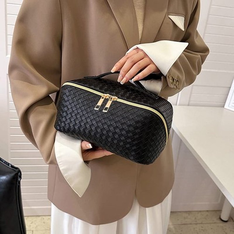 MINGRI Large Capacity Travel Cosmetic Bag for Women,Portable PU Leather Checkered Makeup Bag Water Resistant,Flat Open Multifunctional Storage Toiletry Bag with Divider and Handle (Woven-Black)