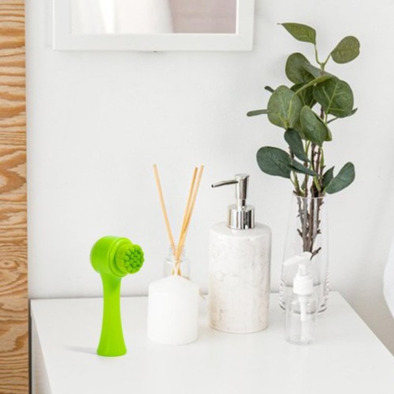 Beomeen Face Brush 2 in 1, Silicone Facial Cleansing Exfoliating Brush Soft Bristles Pore Deep Cleansing Manual Dual Face Wash Scrub Brush For Massaging, Makeup Skincare Removal, Fluorescent Green