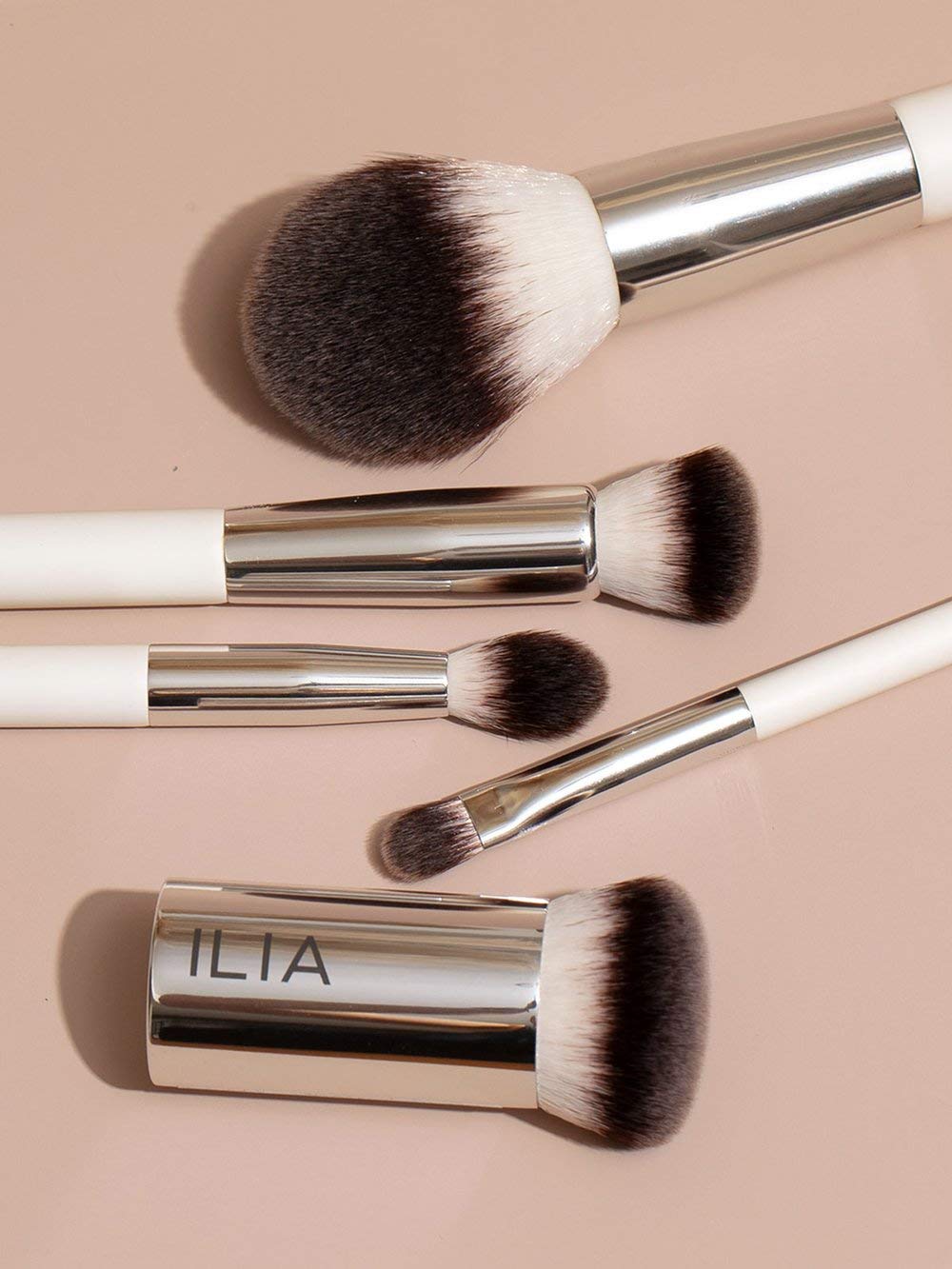 ILIA Blending Brush - Vegan Eyeshadow & Highlighter Brush with FSC Wood & Soft Bristles