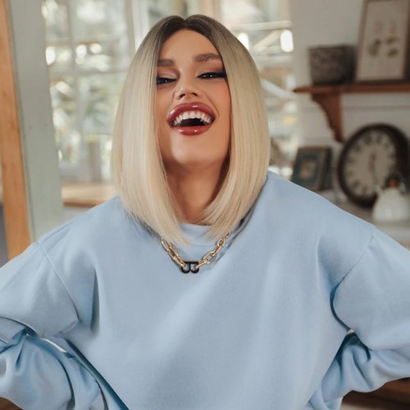 EMMOR Short Bob Wigs,Natural Shoulder Length Central Lace Bob Wgs, Premium Heat-Resistant Synthetic Straight Wigs for Women Daily Use(Ombre Ash Light Blonde)
