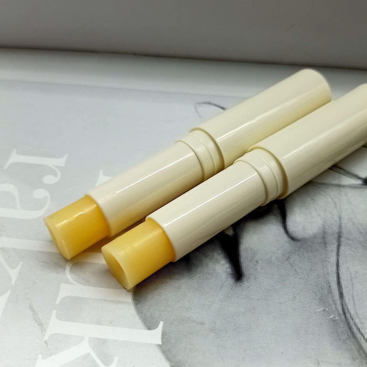 2PCS Natural Plant Lip Balm for Dark Lips,Exfoliating Lip Scrub, Moisturizing Lip Hyaluronic Acid Exfoliating Dead Skin, Fade Lip Lines,Lip Balm for Smokers, Restore Natural Lip Complexion (YELLOW)