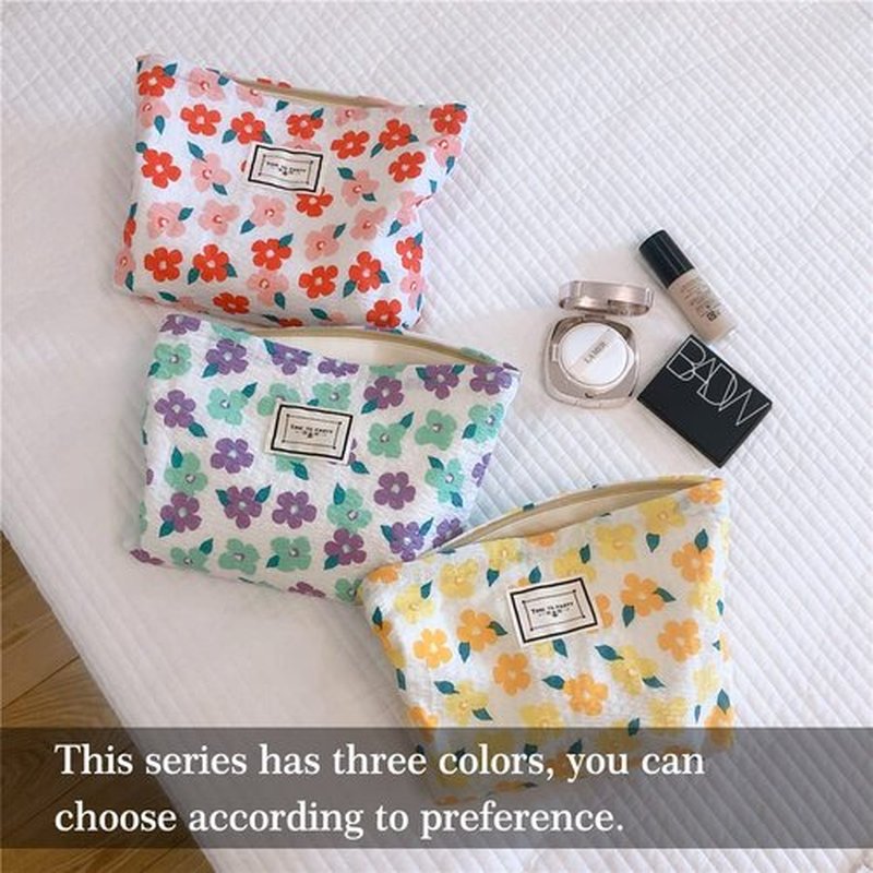 STARDW Cosmetic Bags for Women Flower Makeup Bag Cute Cosmetic Bag Travel Toiletry Bag Large Capacity Canvas Makeup Organizer Bag Zipper Pouch (Purple Flowers)
