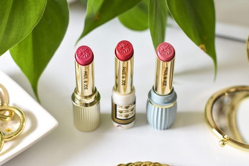 Paul & Joe Lipstick N Refill - Case Sold Separately - Full Coverage - Long-Lasting - Stays on Throughout the Day - Talons Hauts Rogues - 0.12 oz.