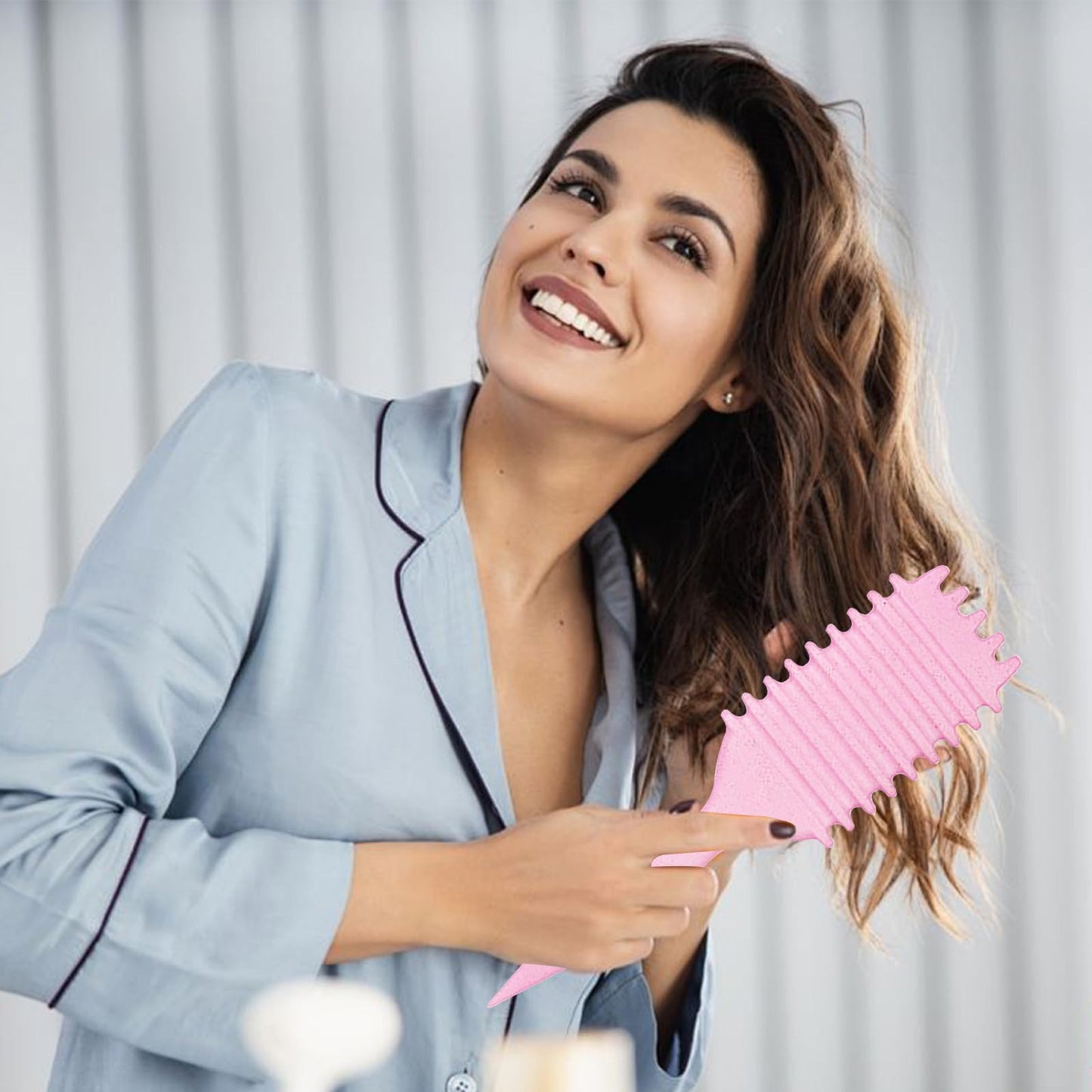 1 PCS Curly Hair Brush, Curl Defining Brush, Curly Hair to Reduce Pulling (Pink)