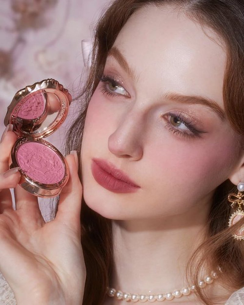 Strawberry Rococo Embossed Blush (05 Berry Mary, 5g)