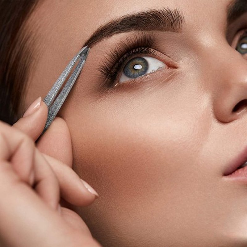 Amytor Eyebrow Tweezer Set, 4 Pcs Professional Stainless Steel Tweezers for Women, Precision Tweezer for Facial Hair, Splinter and Ingrown Hair Removal（Bright silver）