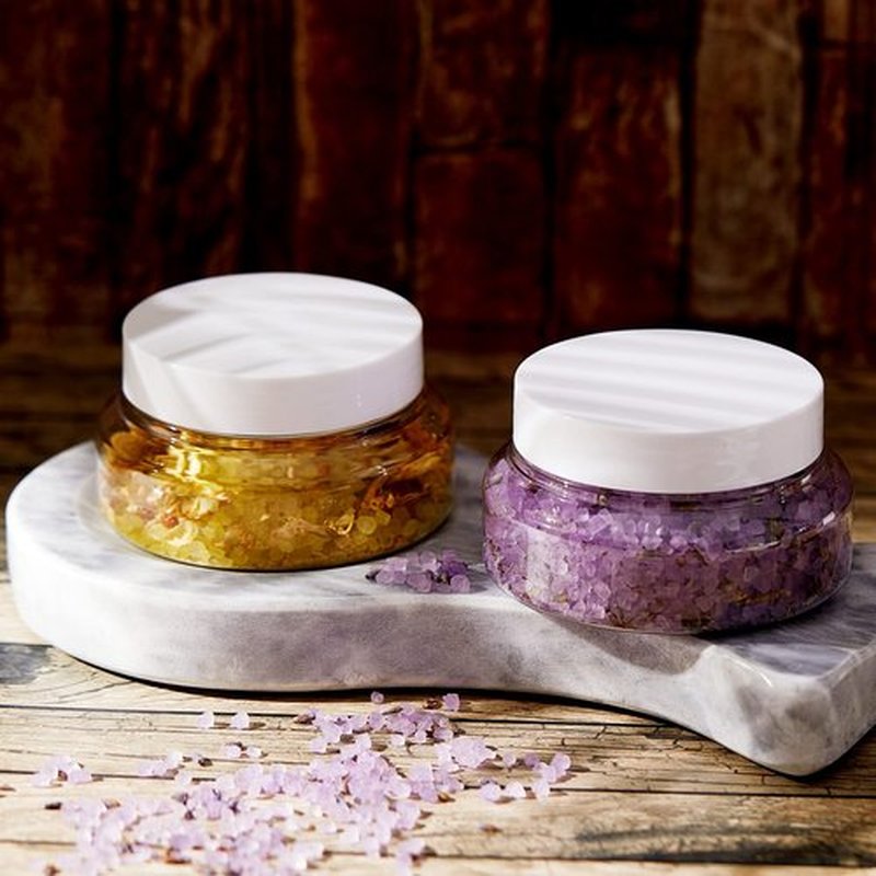 Tessco 24 Pack Plastic Jars with Lids Labels Plastic Containers Round Refillable Cosmetic Containers Empty Body Butter Jars Sugar Scrub Containers for Cosmetics (White,5 oz)