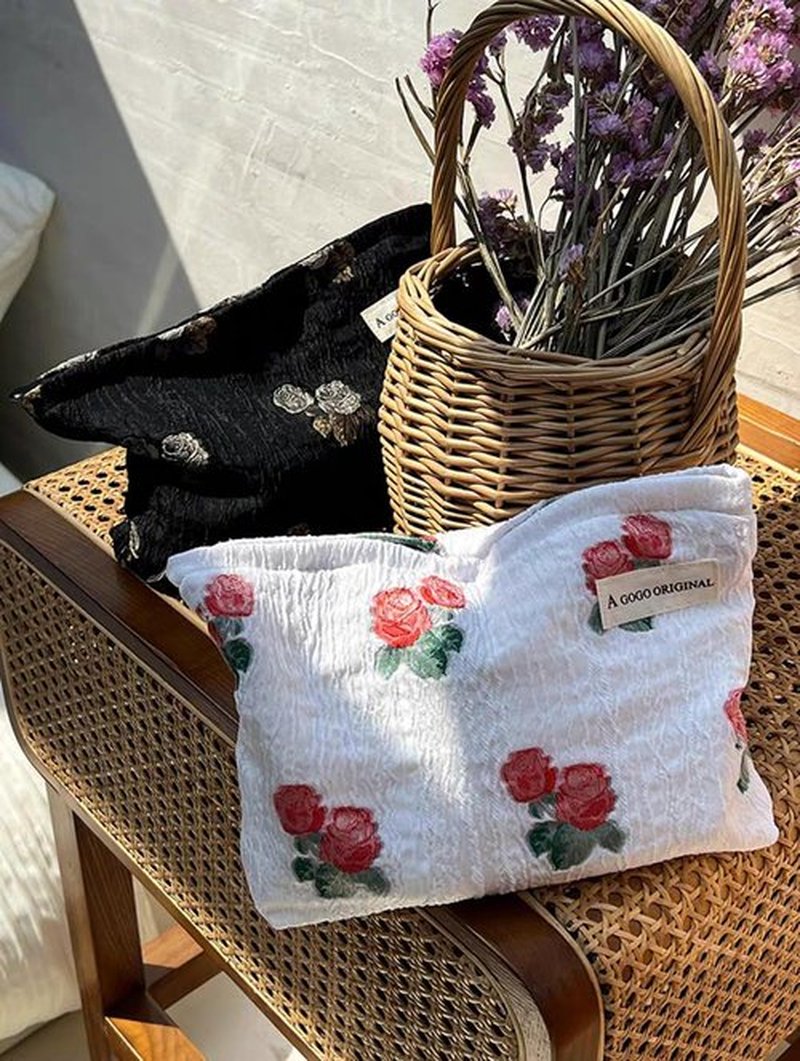 STARDW Aesthetic Makeup Bag for Women Travel Toiletry Bag Large Capacity Makeup Organizer Bag Floral Cosmetic Bags Zipper Pouch (Rose Red)