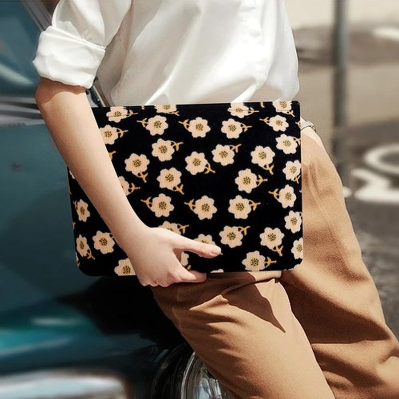 Wudimeitt Cosmetic bag Makeup bag Preppy Cute Corduroy Toiletry bag for women travel essentials (Flower black)