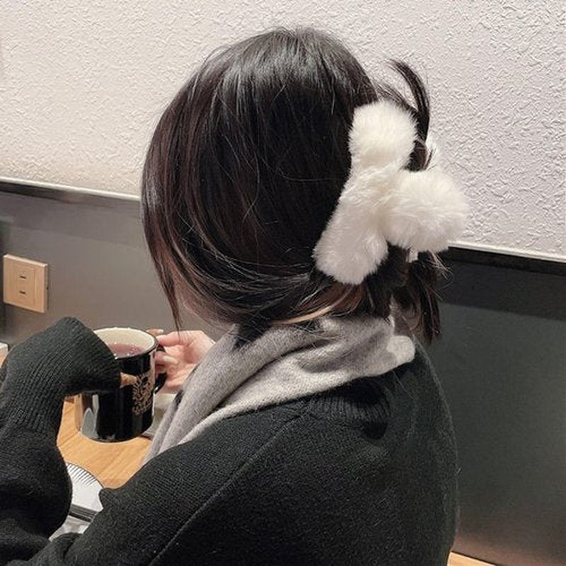 papasgix Hair Claw Clips for Women, Large Faux Fur Hair Claw Clip for Women, Large Hair Clips Winter Fluffy Plush Hair Claw Clips Hair Accessories (Coffee+White)