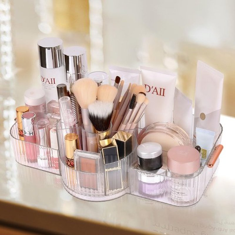 LAIMIJIN Countertop Makeup Organizer, Large Capacity Rotating Cosmetic Display Case for vanity, Spacious Makeup Skincare Storage Organizer with Makeup Brush Holder for Countertop (Clear)