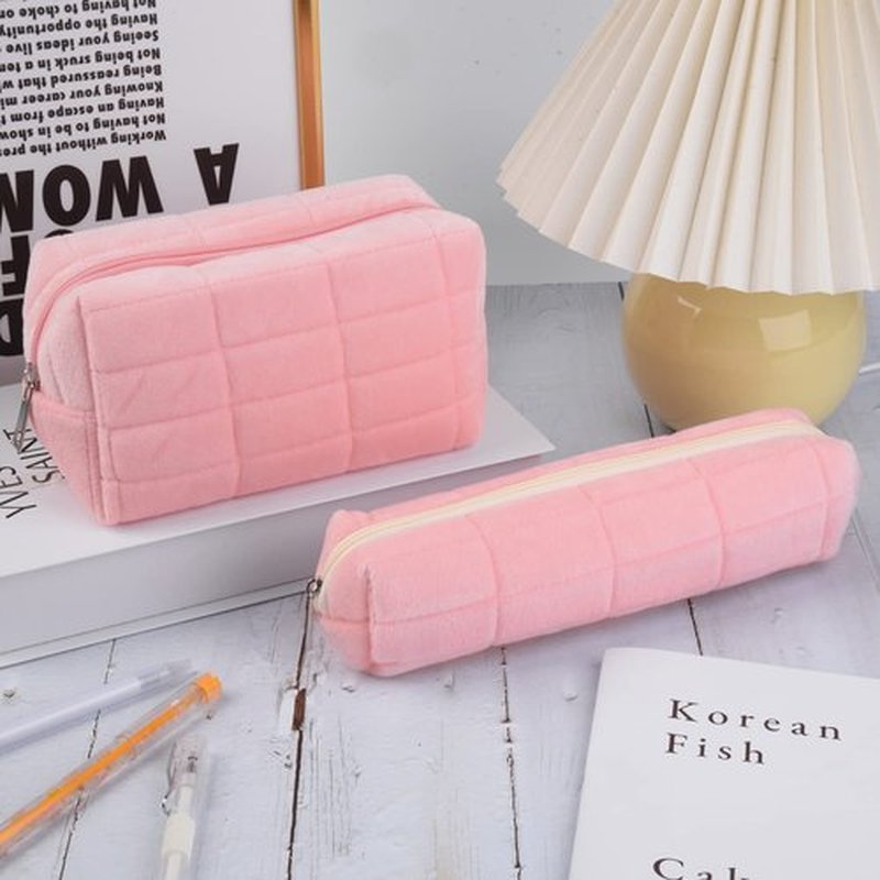 SOIDRAM Makeup Bag Checkered Cosmetic Bag Plush Pink Makeup Pouch 1Pcs Large Capacity Makeup Bags and 1Pcs Makeup Brushes Storage Bag Travel Toiletry Bag Organizer