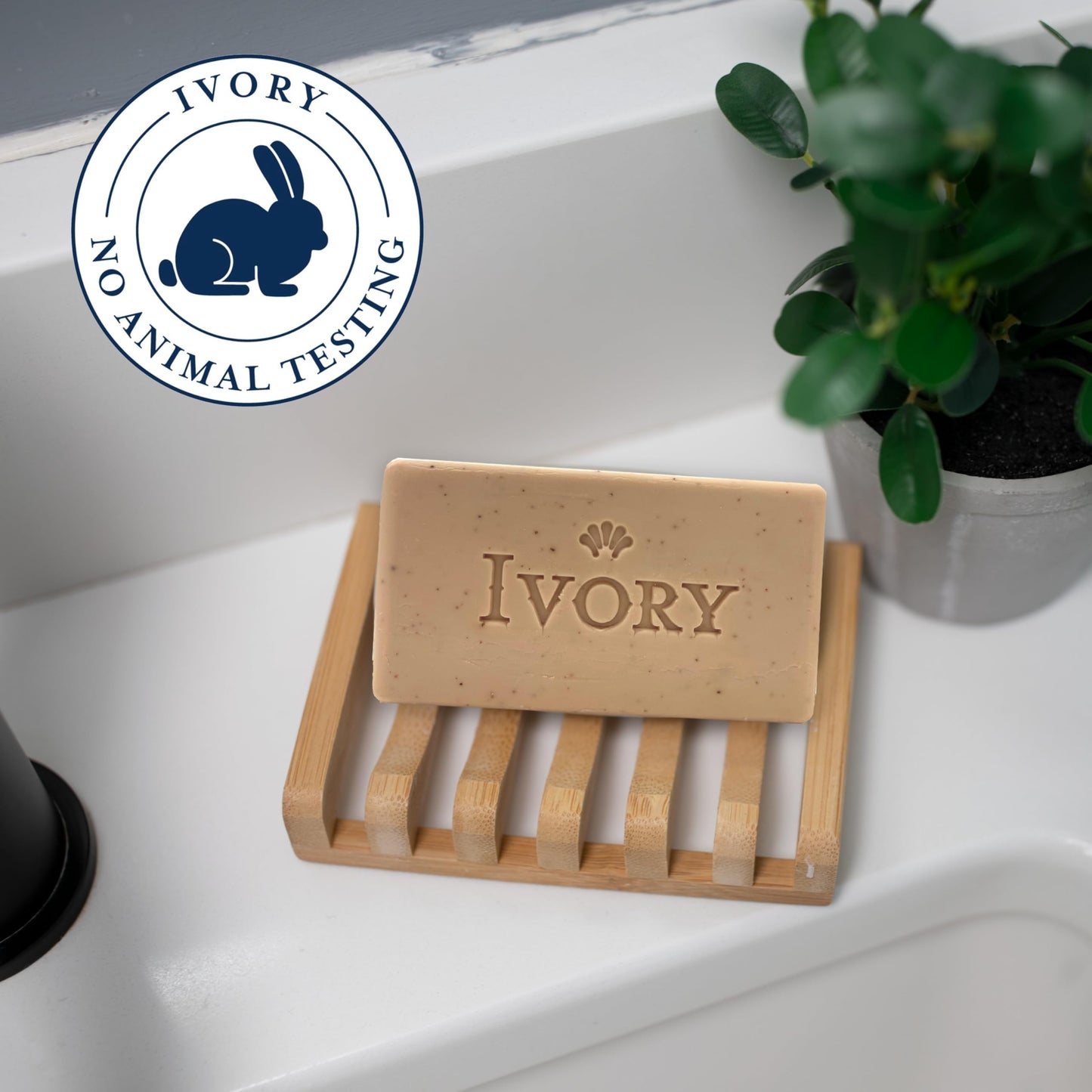 Ivory Exfoliating Bath Bar Soap, Designed for Whole Family with Plant-Based Cleansers, Made Without Heavy Perfumes, Parabens or Phthalates, Warm Vanilla + Oat Milk Scent, 3.17 oz (4 Count) (Pack of 8)