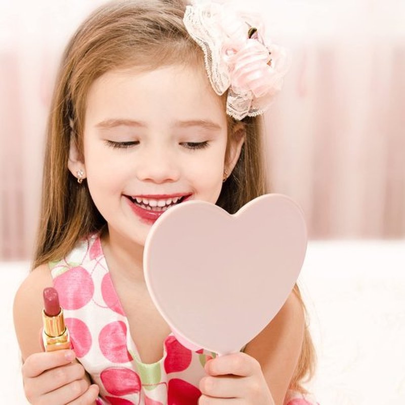 YEAKE Hand Held Mirror with Handle for Makeup,Small Cute Wood Hand Mirror for Shaving with Hole Hanging Single-Sided Portable Travel Vanity Mirror for Men&Women(Heart,Pink,1Pack)