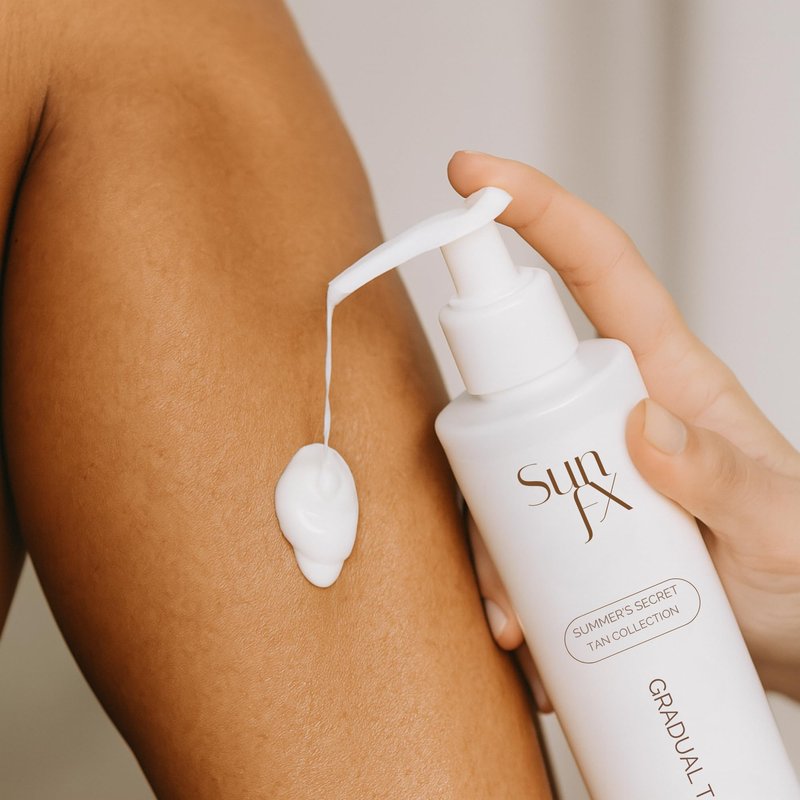 SunFX Gradual Tan Body Lotion Self Tanner | Hydrating Tan Extender Moisturizer No Odor | Build your Glow from Sunkissed to Dark | Enriched with Aloe & Vit A & E (100ml/3.38 Fl oz)