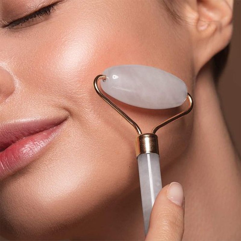 White Face Roller – Skin Care Tool Made of Clear Quartz – Facial Skin Care Products for Improved Circulation – Face Massager Compatible with All Skin Types – For a Fresh and Firm Looking Skin