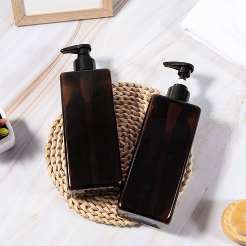 Pump Bottles for Liquids, Yebeauty 2pcs Shower Pump Bottles 17oz 500ml Empty Pump Bottle Lotion Soap Dispenser Liquid Container Plastic Soap Dispenser for Kitchen,Bathroom Body Wash, Amber