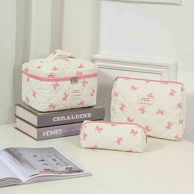 uekeboag Large Travel Quilted Makeup Bag for Women, Floral Cotton Cosmetic Bag, Coquette Aesthetic Floral Toiletry Organizer Bag(08Little Pink Bow