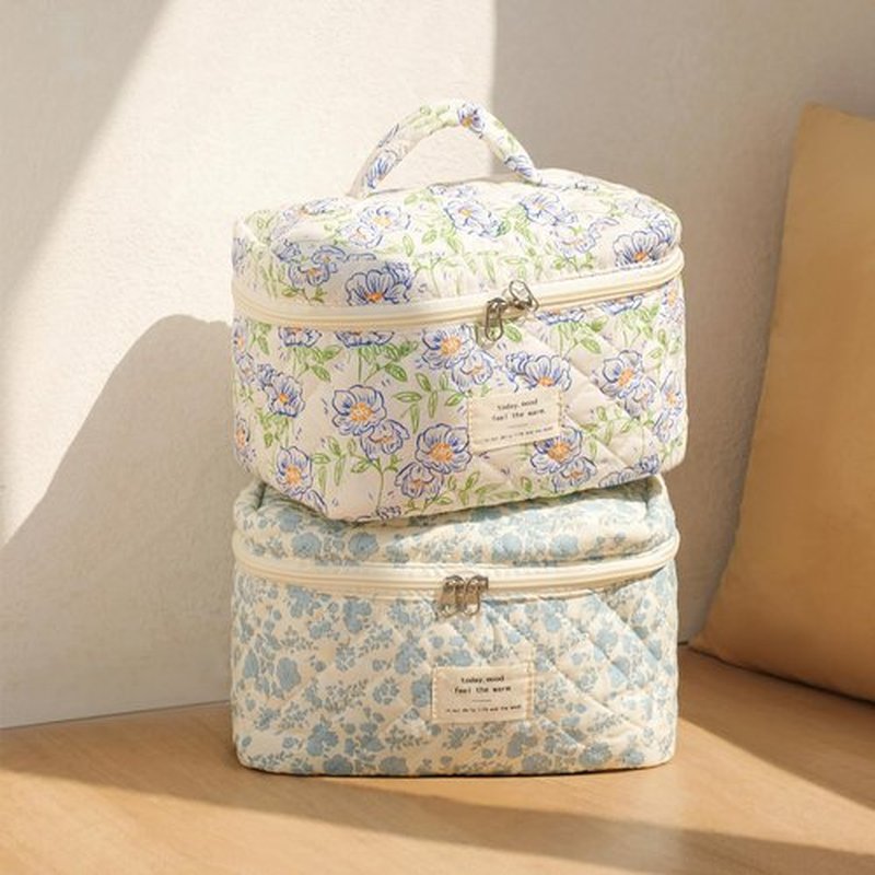 uekeboag Large Travel Quilted Makeup Bag for Women, Floral Cotton Cosmetic Bag, Coquette Aesthetic Floral Toiletry Organizer Bag (04Yellow-Flower)