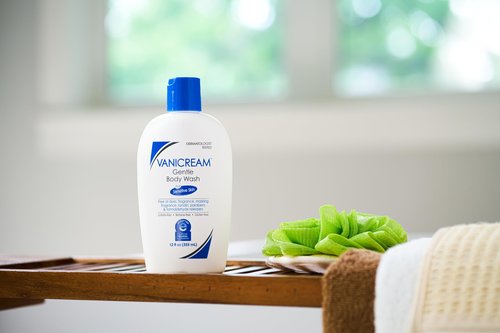 Vanicream Gentle Body Wash -12 fl oz & Sarna Sensitive Anti-Itch Lotion for Dry Skin - 7.5 Fl Oz Bundle