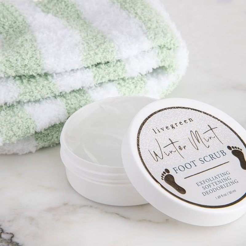 Live Green Bath and Body Present Set- Foot Spa Set with Fuzzy Socks, Lotion, and Scrub, Winter Mint