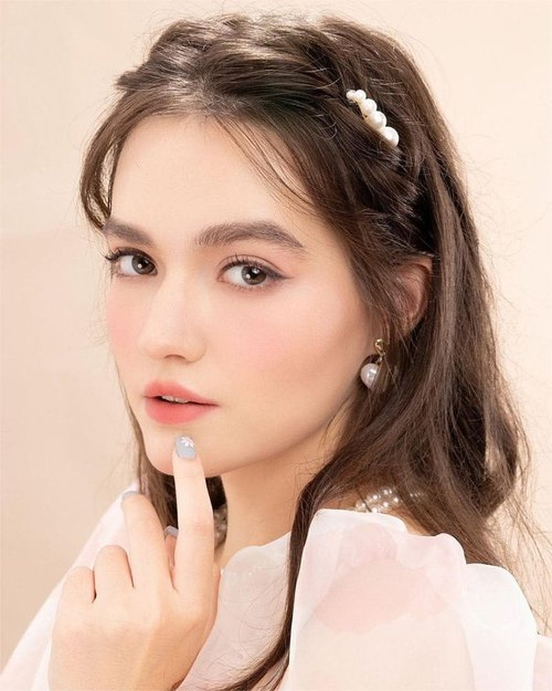 Strawberry Rococo Embossed Blush (03 Classic Ballet, 5g)