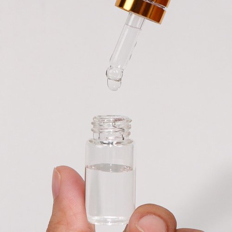 Comrzor 50 Pack 3ml Clear Glass Dropper Bottles with 2 Pcs Plastic Droppers, Mini Sample Dropper Bottles for Essential Oils Perfume Cosmetic Liquid, Empty Travel Sample Vials with Gold Cap