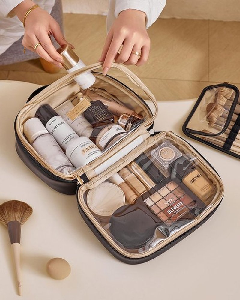 EACHY Travel Makeup Bag, Large Capacity Cosmetic Bags for Women, Waterproof PU Leather Make Up Bag with Makeup Brush Organizer (Black)