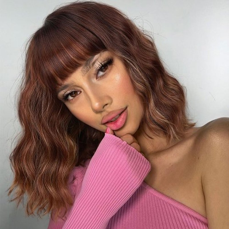 Fancy Hair Brown Highlight Wavy Bob Wig Short Wavy Wig with Bangs Glueless Wear and Go Wig Synthetic Brown Mixed Blonde Shoulder Length Bob for Women Daily Party Use 14inch