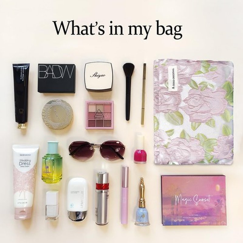 STARDW Aesthetic Makeup Bag for Women Travel Toiletry Bag Large Capacity Makeup Organizer Bag Floral Cosmetic Bags Zipper Pouch (Embossed Rose)