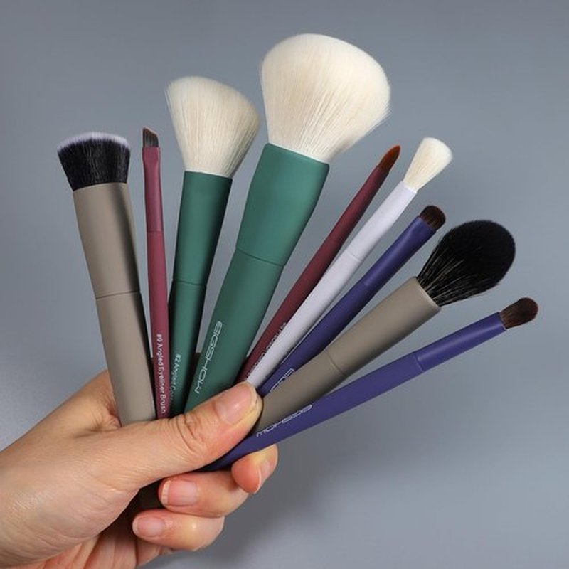 Makeup Brushes, EIGSHOW 5 Color Essential Kabuki Makeup Brush Set with Ultra-soft Synthetic Fibers for Powder Blush Concealers Contouring Highlighting Birthday Gift Set Travel Makeup Brush(Cool Color)