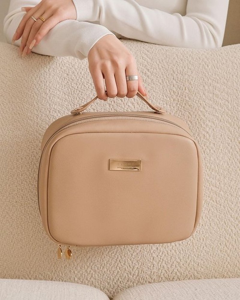 EACHY Travel Makeup Bag, Large Capacity Cosmetic Bags for Women, Waterproof PU Leather Make Up Bag with Makeup Brush Organizer (Beige)
