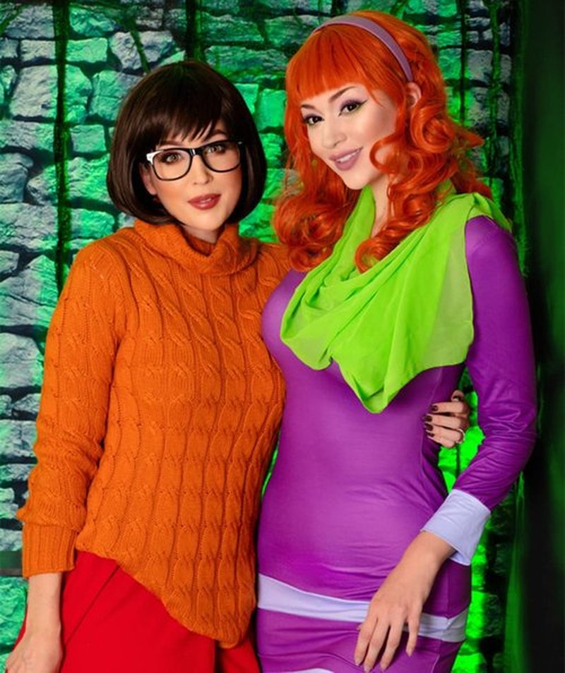 Bopocoko Brown Bob Wigs for Velma Costume Women Girls with 1*Black Glasses Short Bob Hair Wig with Bangs Natural Cute Synthetic Colorful Wigs for Party Halloween BU027DBR