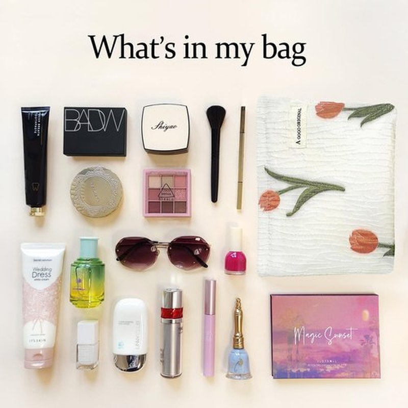STARDW Aesthetic Makeup Bag for Women Travel Toiletry Bag Large Capacity Makeup Organizer Bag Floral Cosmetic Bags Zipper Pouch (Tulip White)