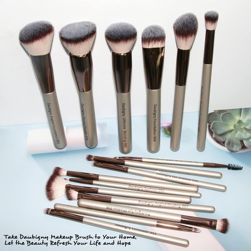 Makeup Brushes, Daubigny 16Pcs Complete Premium Synthetic Makeup Brush Set with Professional Foundation Brushes Powder Concealers Eye shadows Blush Makeup Brush for Perfect Makeup (Champagne Gold)