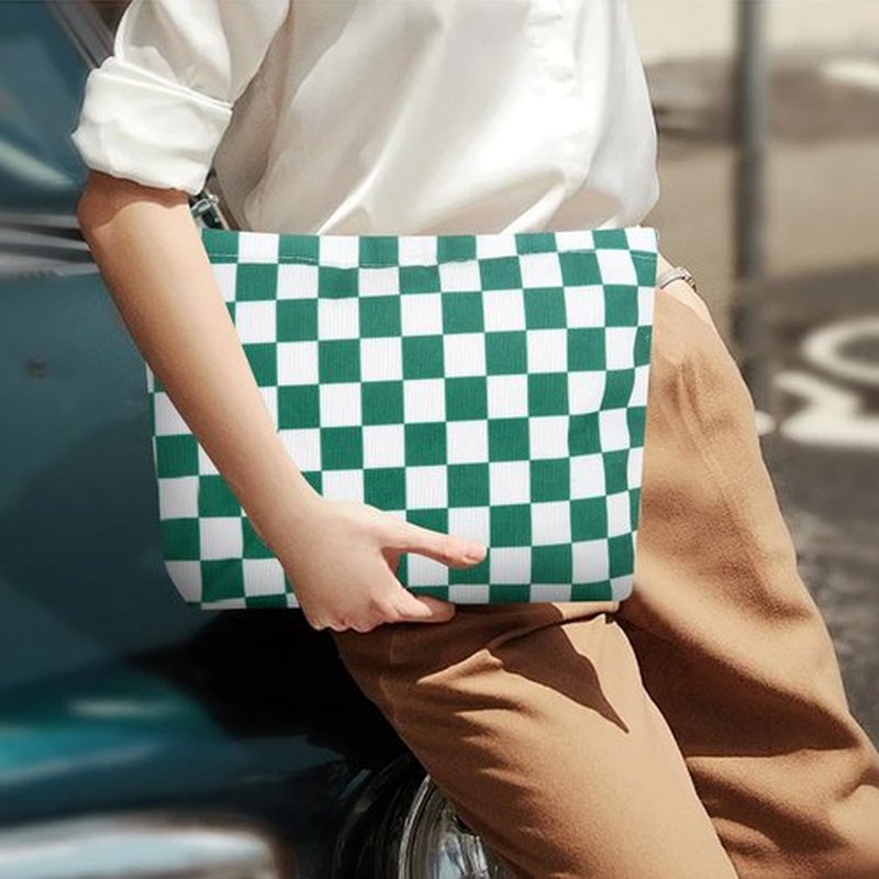 Wudimeitt Cosmetic bag Makeup bag Preppy Cute Corduroy Toiletry bag for women travel essentials (Plaid green)