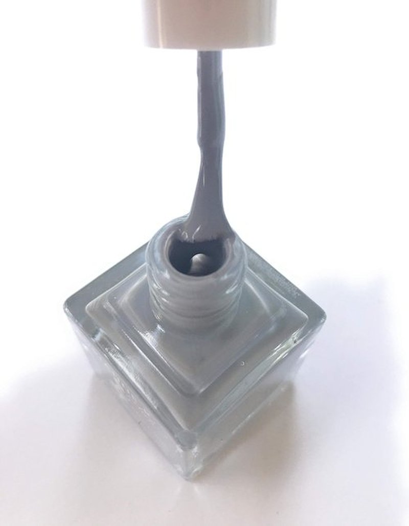 ADRIANNE K NONTOXIC 10 FREE SHINY LIGHT ASH GRAY NAIL POLISH, HEART OF STEEL, .51 FL OZ