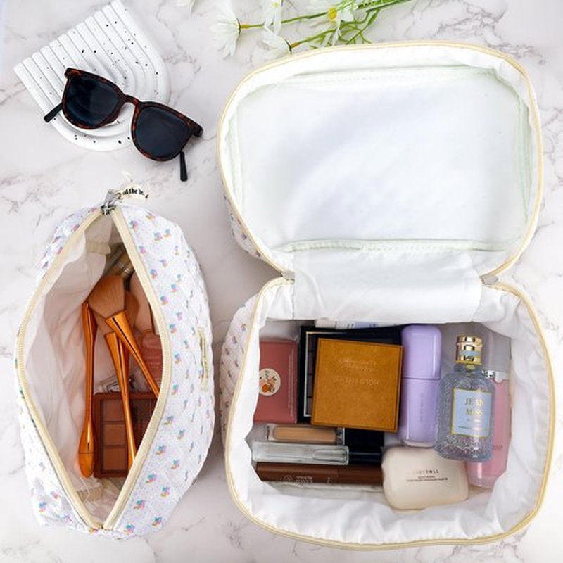 URSKYTOUS 2Pcs Cotton Quilted Makeup Bag for Women Floral Travel Large Small Cosmetic Bag Set Big Cute Makeup Pouch Portable Toiletry Bag Organizer Storage Coquette Aesthetic White Makeup Brush Bag